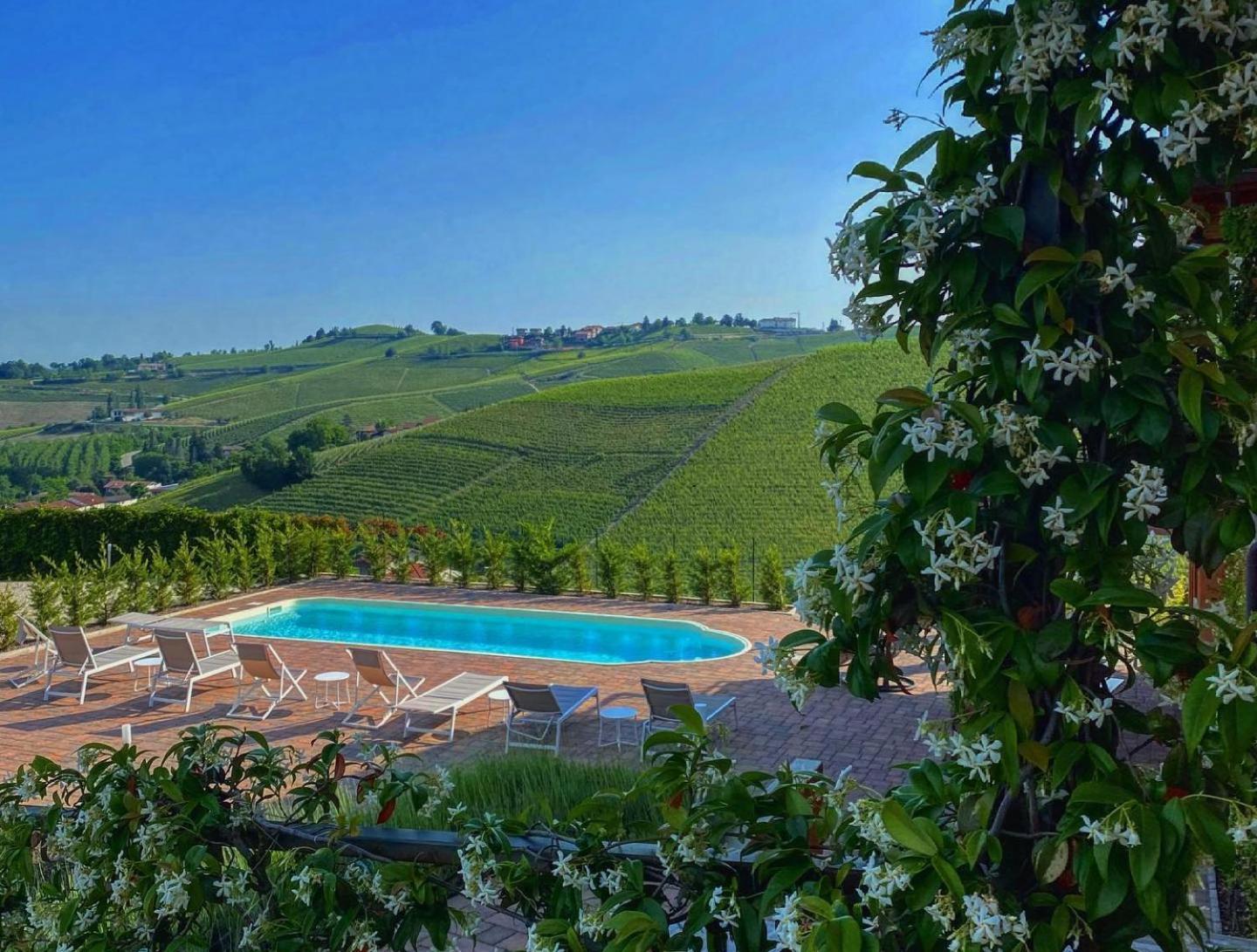 Panoramic Villa Garassino - Country Rooms And Fine Restaurant Трейзо Екстериор снимка